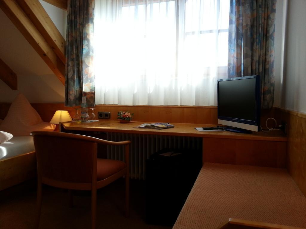 Hotel Seewirt Nonnenhorn Ruang foto