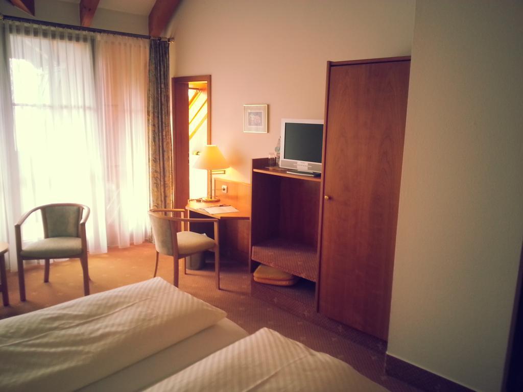 Hotel Seewirt Nonnenhorn Ruang foto