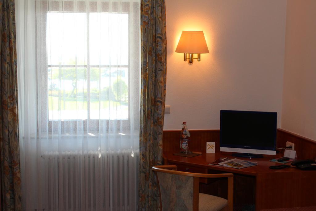 Hotel Seewirt Nonnenhorn Bagian luar foto